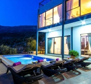 Kalkan Kışla Mevkiinde Deniz Manzaralı Tatil Villası