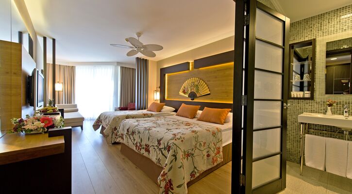 Limak Lara Deluxe Hotel & Resort