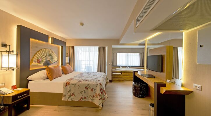 Limak Lara Deluxe Hotel & Resort
