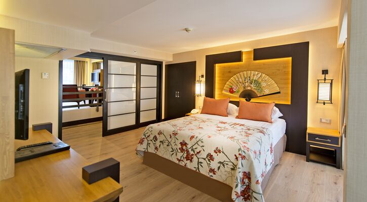Limak Lara Deluxe Hotel & Resort