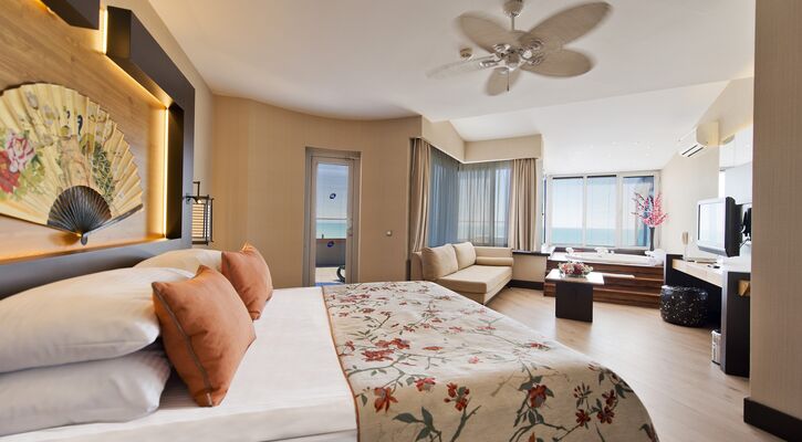Limak Lara Deluxe Hotel & Resort