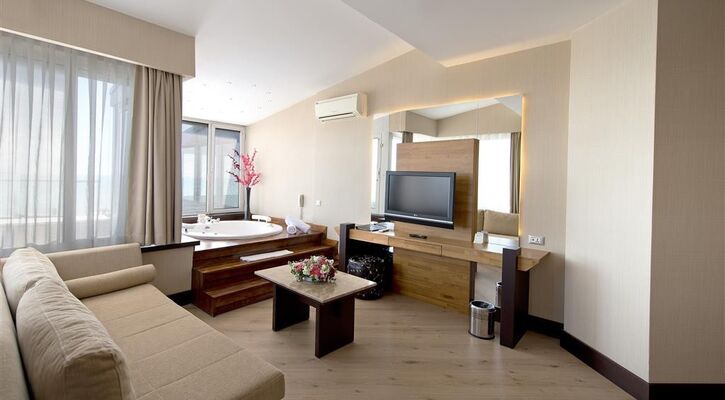 Limak Lara Deluxe Hotel & Resort