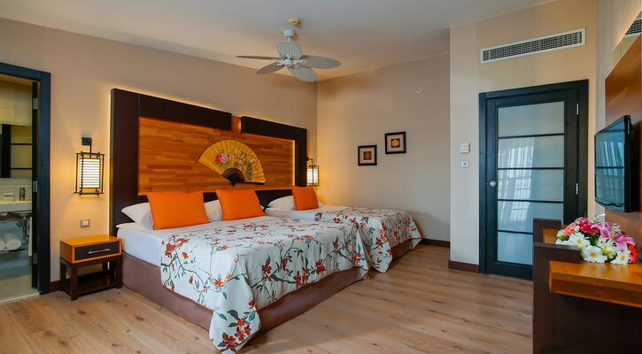 Limak Lara Deluxe Hotel & Resort