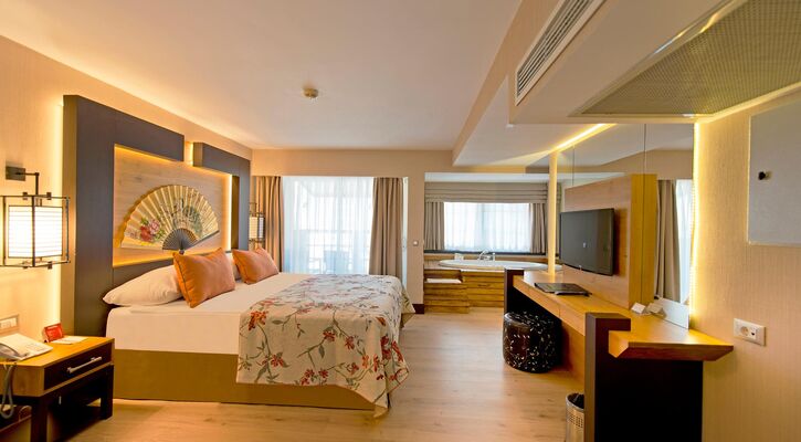 Limak Lara Deluxe Hotel & Resort