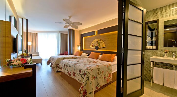 Limak Lara Deluxe Hotel & Resort