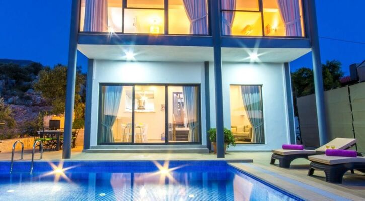 Kalkan Kışla Mevkiinde Deniz Manzaralı Tatil Villası