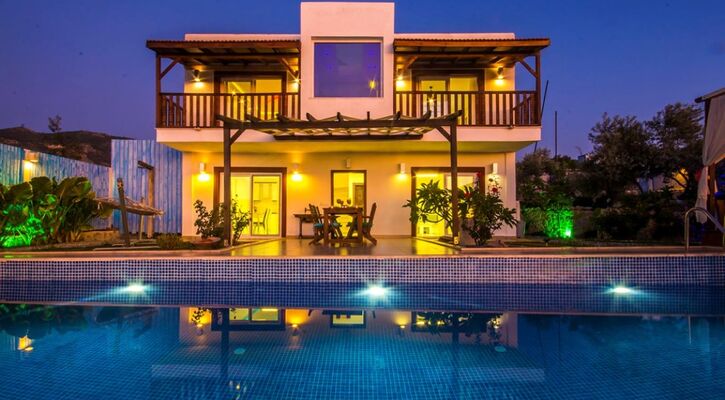 Kalkan Üzümlü Köyünde 4 Kişilik Manzaralı Tatil Villası