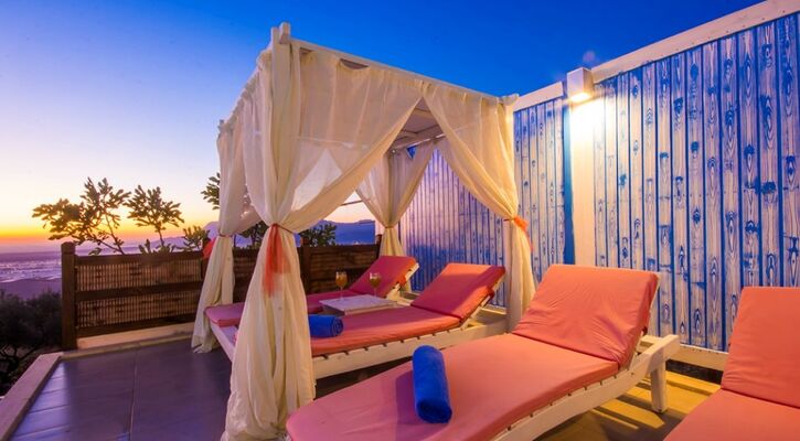 Kalkan Üzümlü Köyünde 4 Kişilik Manzaralı Tatil Villası