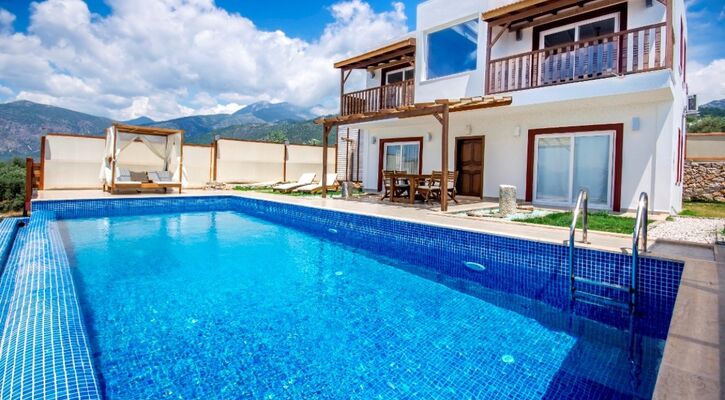 Kalkan Üzümlü Köyünde 4 Kişilik Manzaralı Tatil Villası