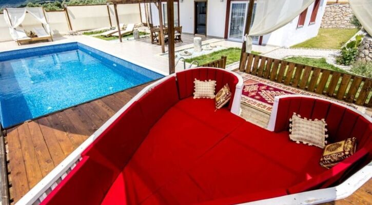 Kalkan Üzümlü Köyünde 4 Kişilik Manzaralı Tatil Villası