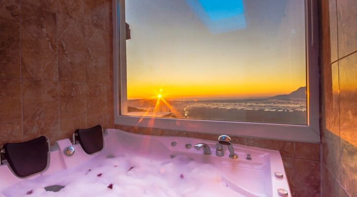 Kalkan Üzümlü Köyünde 4 Kişilik Manzaralı Tatil Villası