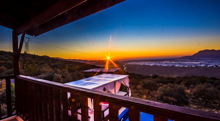 Kalkan Üzümlü Köyünde 4 Kişilik Manzaralı Tatil Villası