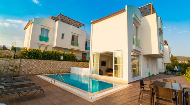 Aydın Kuşadasında 4 Yatak Odalı 8 Kişilik Villa
