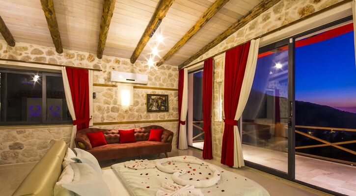 Kalkan İslamlar Köyünde 1+1 Lüks Balayı Villası