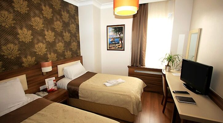 My Rose Hotel