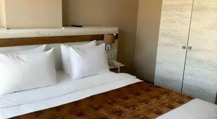 Kanyonvadi Hotel