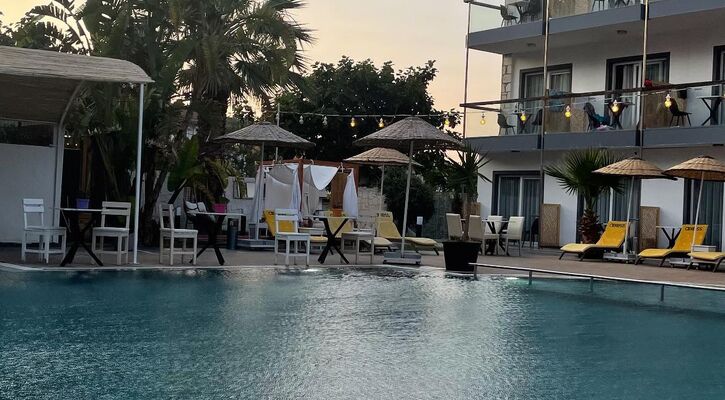 Mos Otel Çeşme
