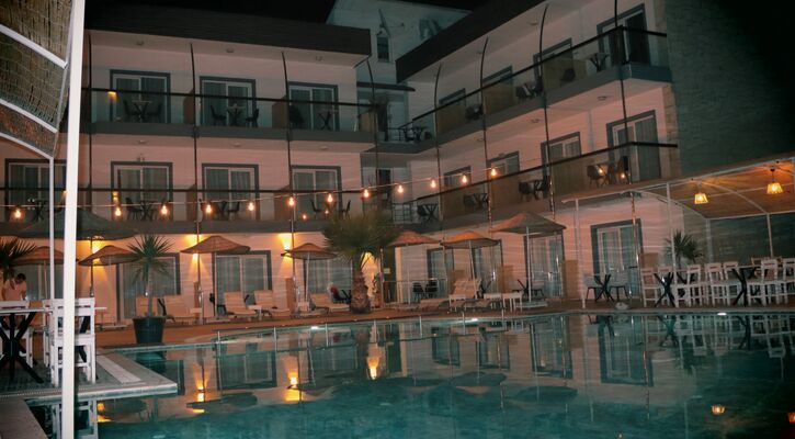 Mos Otel Çeşme