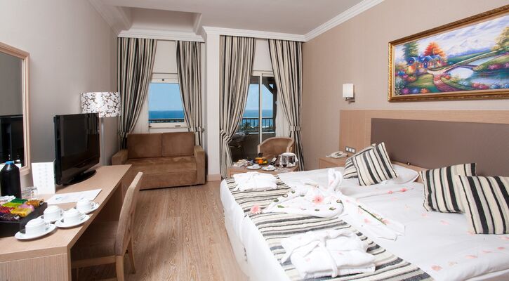 Crystal Tat Beach Golf Resort & Spa