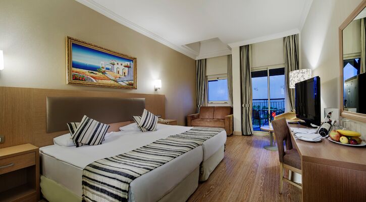 Crystal Tat Beach Golf Resort & Spa