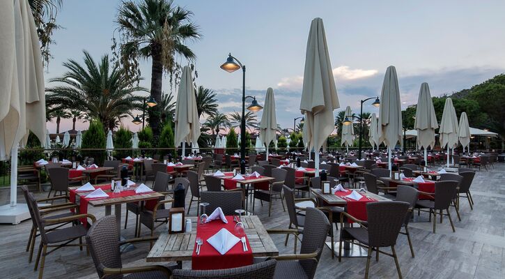Crystal Tat Beach Golf Resort & Spa