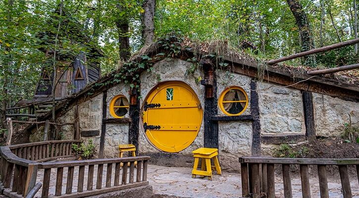 MAŞUKİYE CAM TERAS ORMANYA HOBBİT EVLERİ SAPANCA GÖLÜ